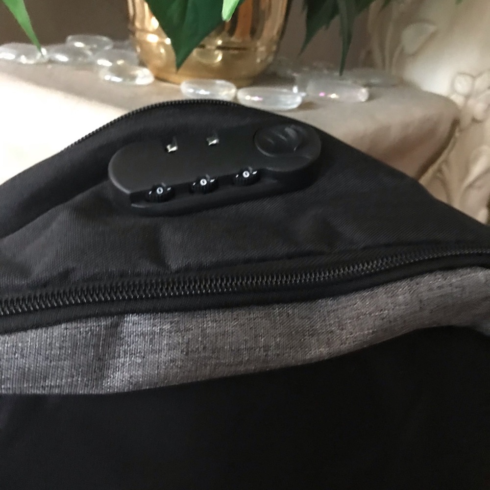 Bagpack - Picture 3 of 3